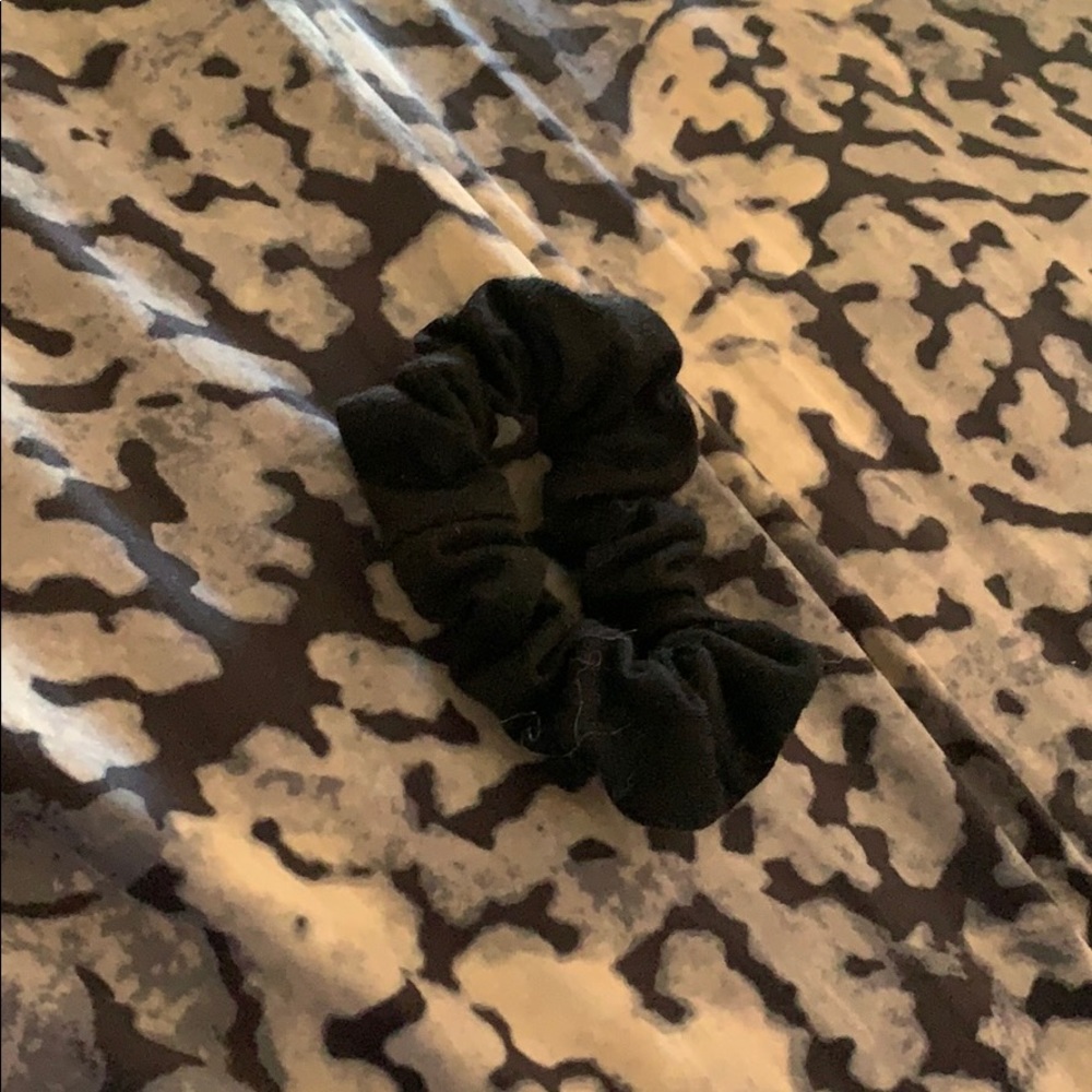 Scrunchie - Picture 2 of 4